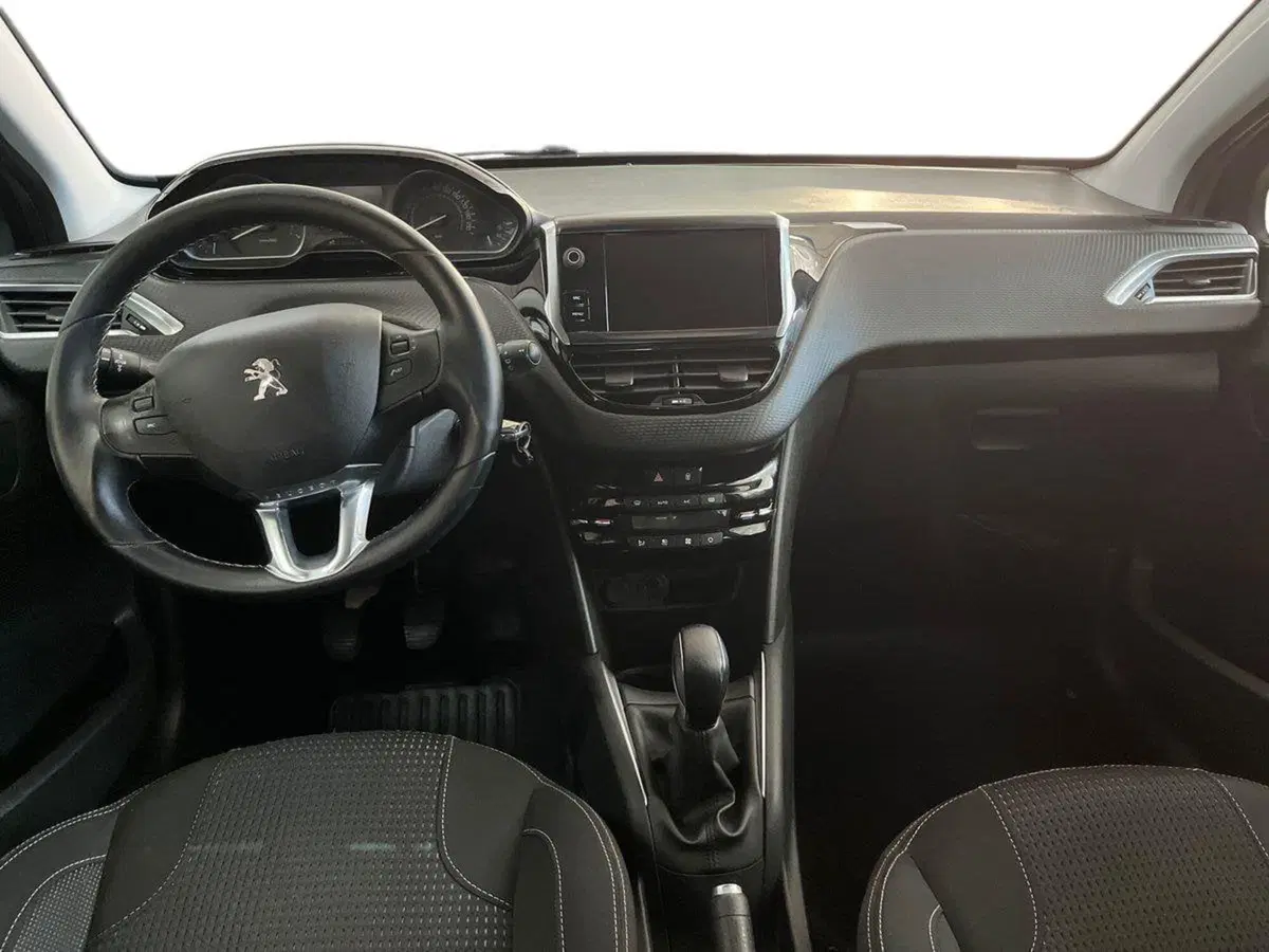 Peugeot 208 usata a Bari (8)