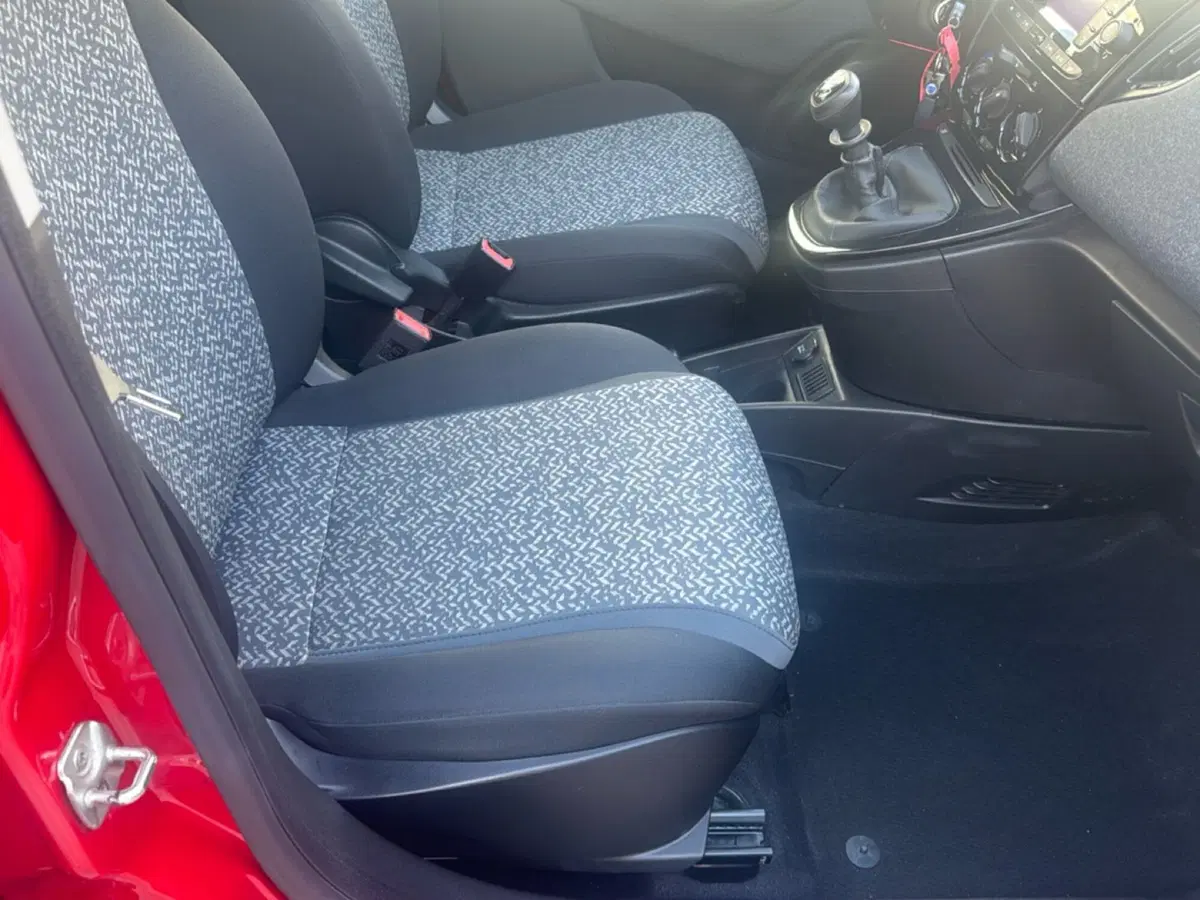 Lancia Ypsilon usata a Ferrara (14)