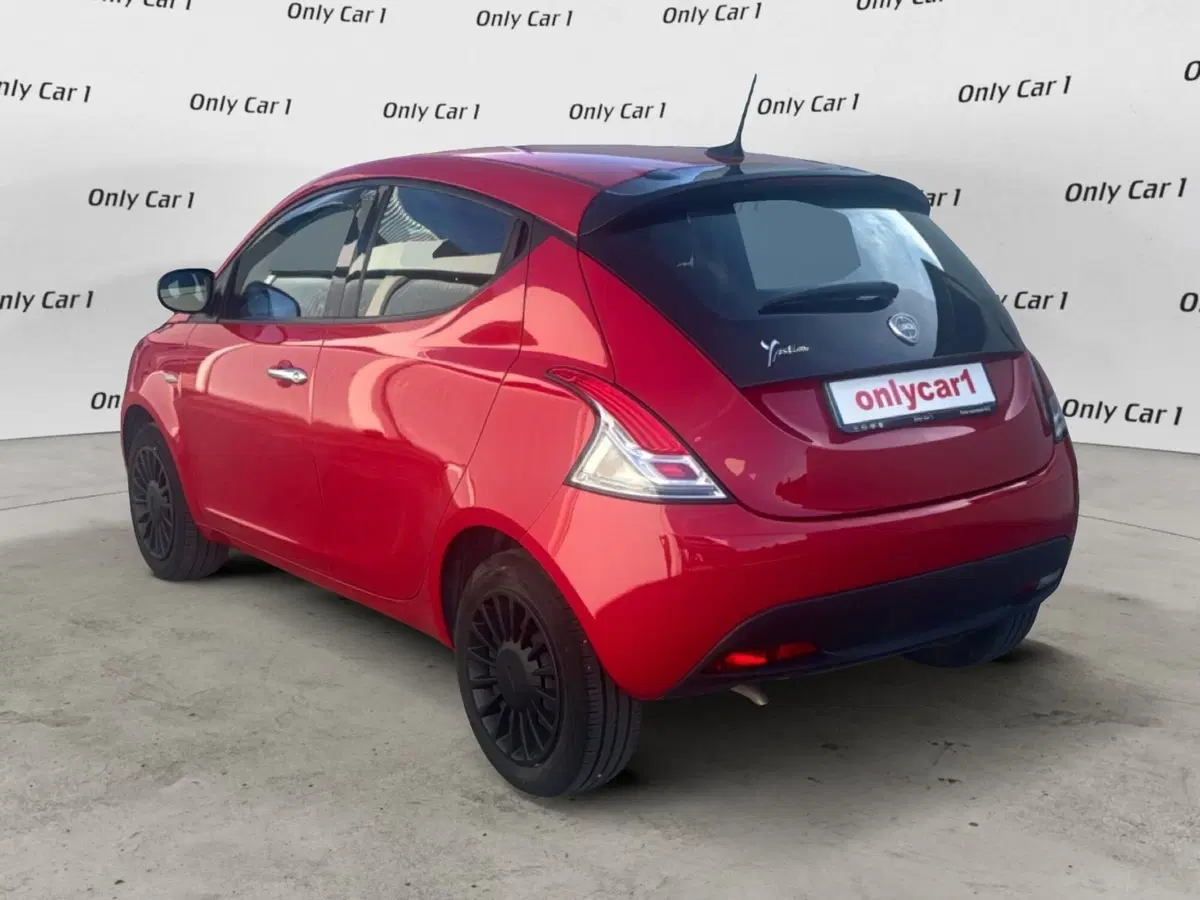 Lancia Ypsilon usata a Ferrara (3)