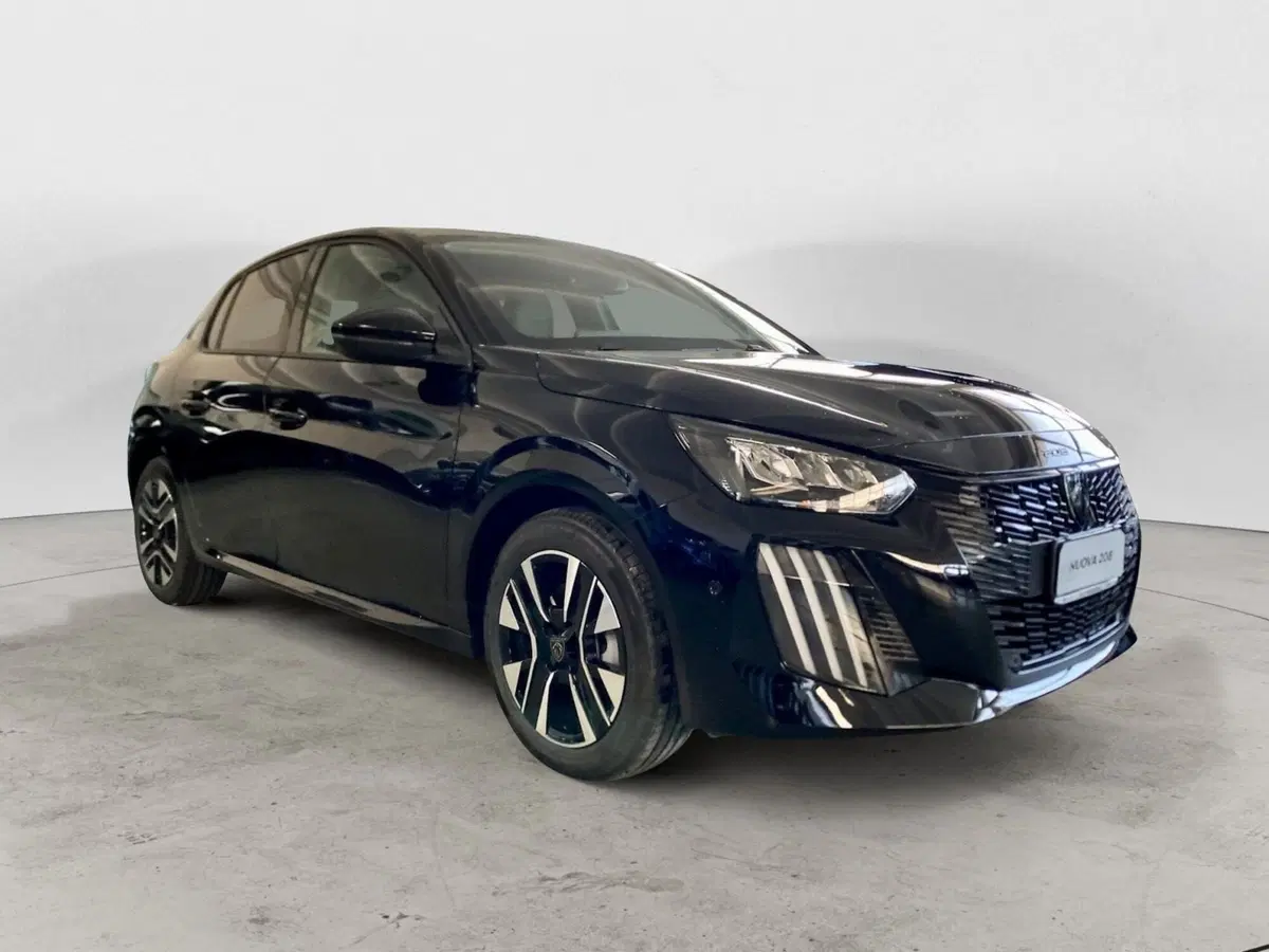 Peugeot 208 nuova a Bari