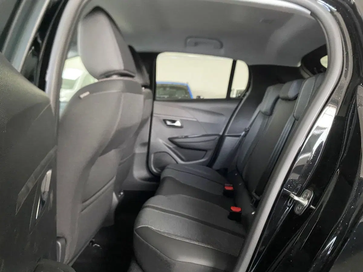 Peugeot 208 nuova a Bari (14)