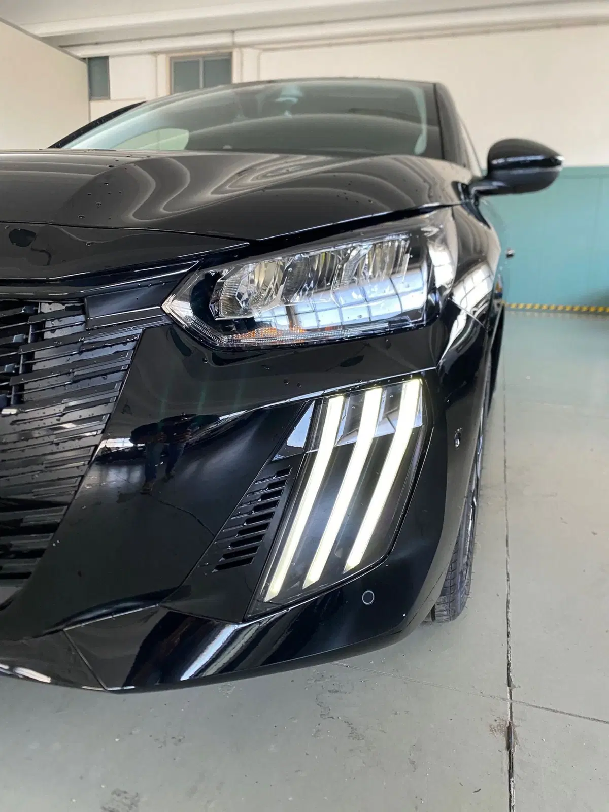 Peugeot 208 nuova a Bari (3)