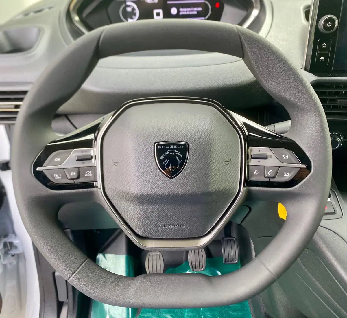 Peugeot Partner Furgone nuova a Bari (18)