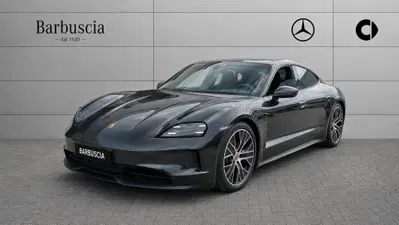 Porsche Taycan Performance Battery Plus 5p.ti del 2024 usata a Pescara