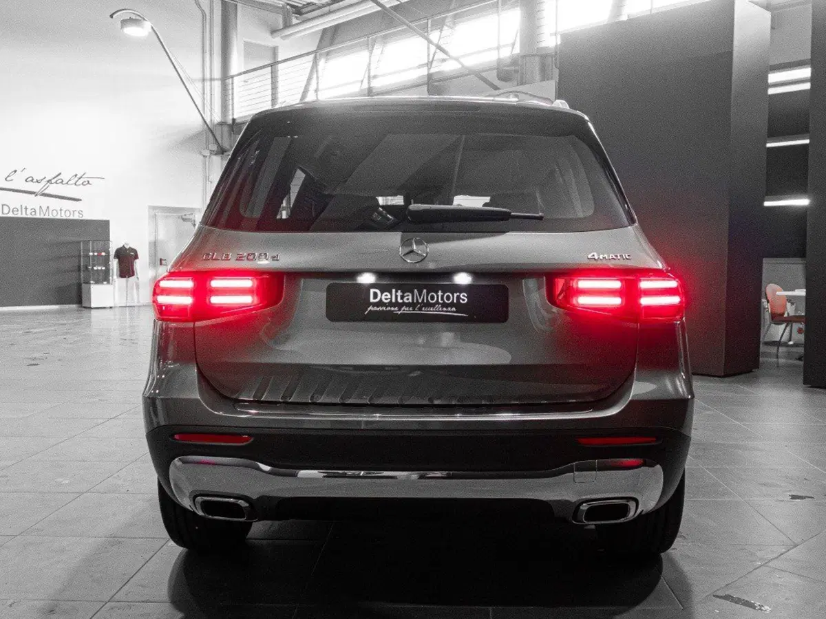 Mercedes-Benz GLB nuova a Ancona (7)
