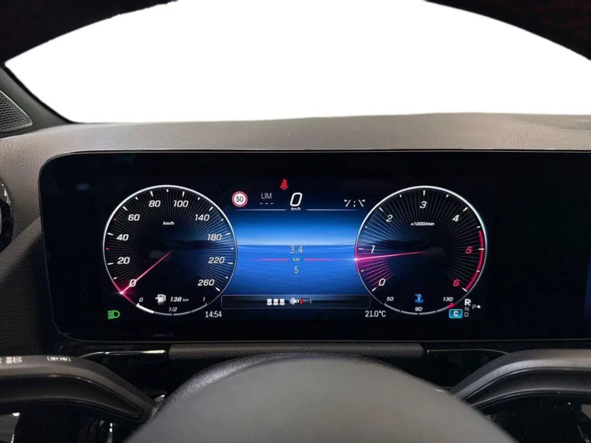 Mercedes-Benz GLA SUV nuova a Rimini (9)