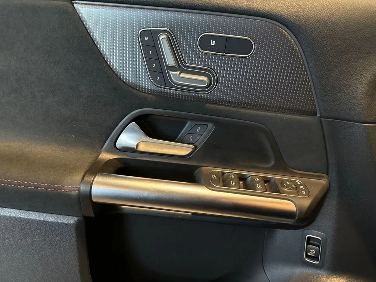 Mercedes-Benz EQA usata a Macerata (17)