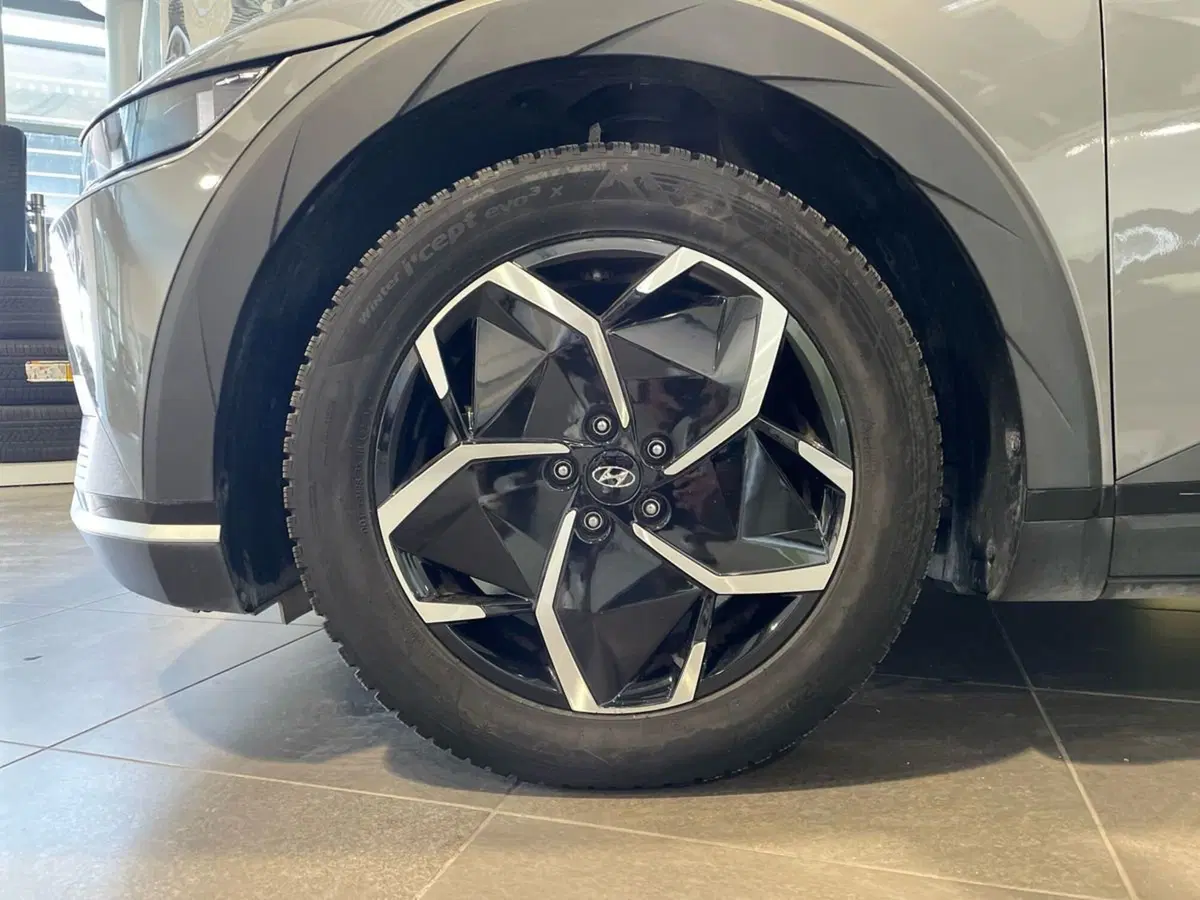 Hyundai Ioniq 5 usata a Ancona (8)