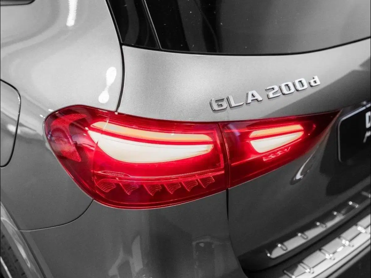 Mercedes-Benz GLA SUV nuova a Ancona (8)