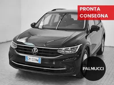 Volkswagen Tiguan 2.0 TDI SCR Life del 2023 usata a Prato