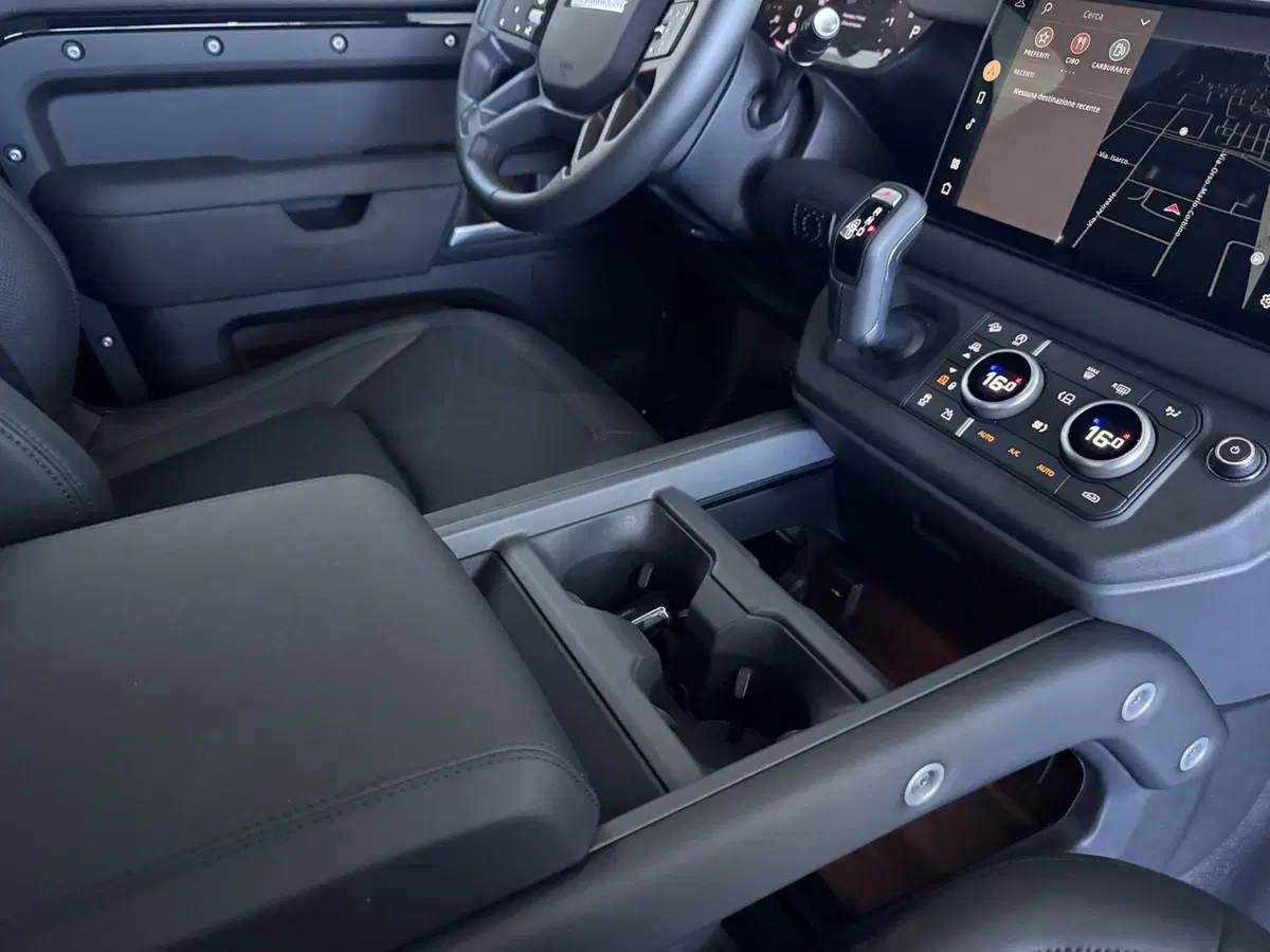 Land Rover Defender usata a Messina (14)