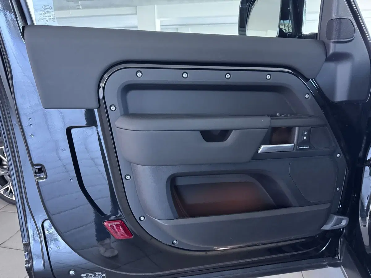 Land Rover Defender usata a Messina (6)
