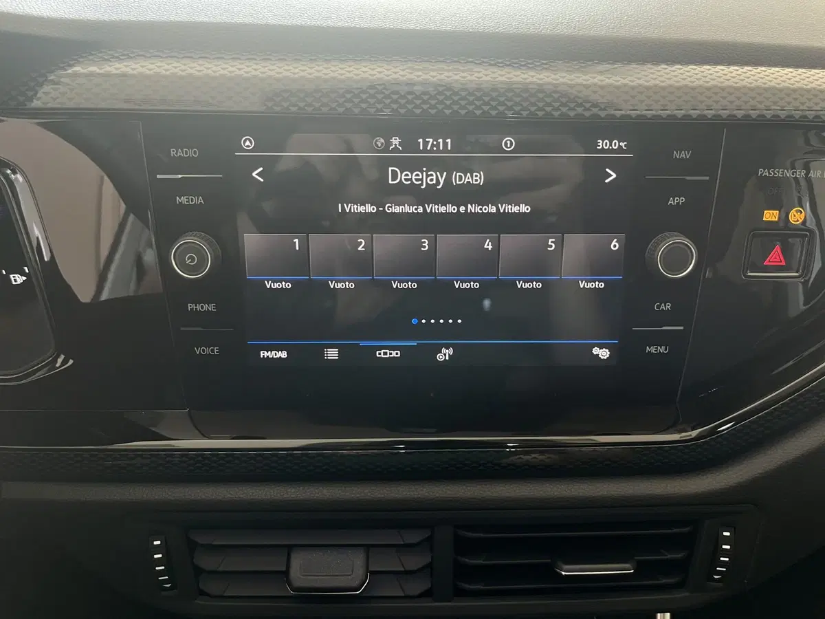 Volkswagen Taigo nuova a Benevento (10)