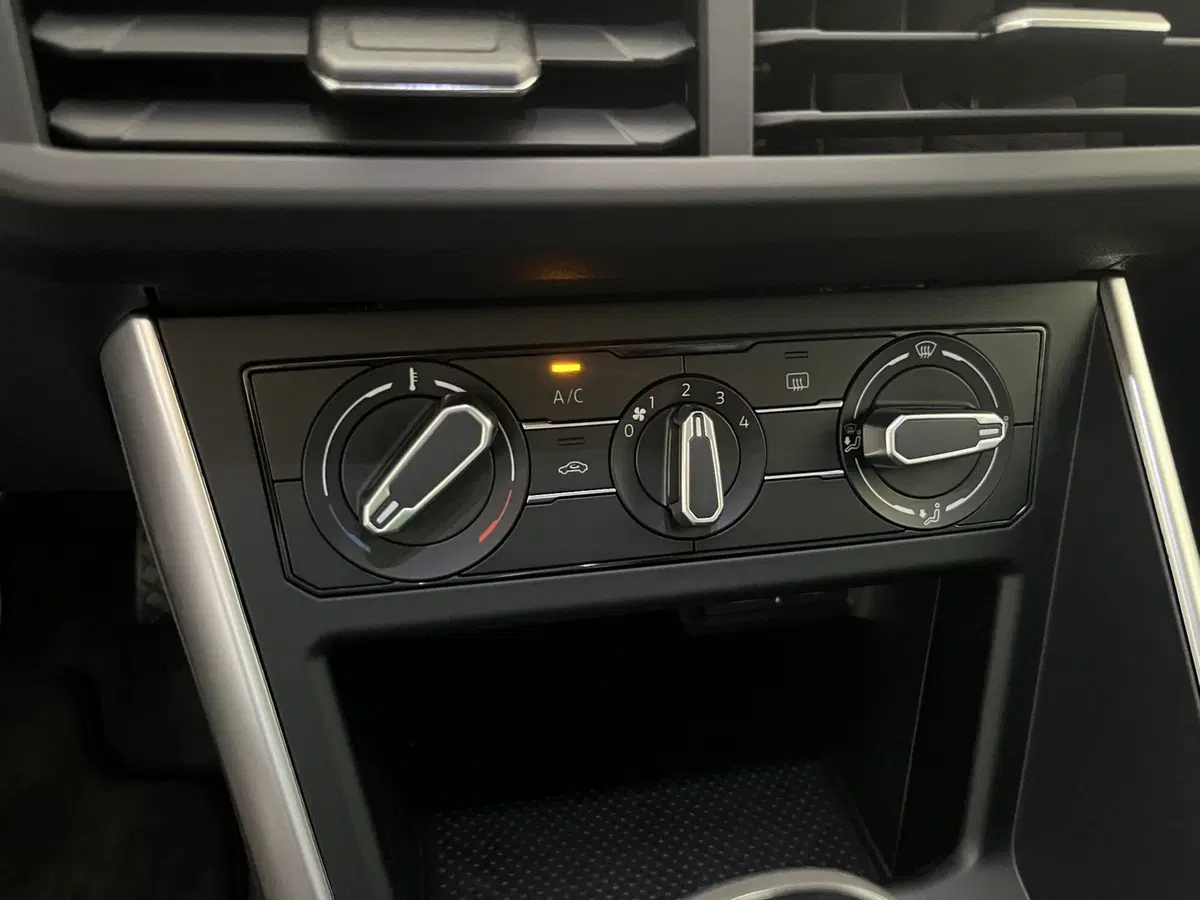 Volkswagen Taigo nuova a Benevento (12)