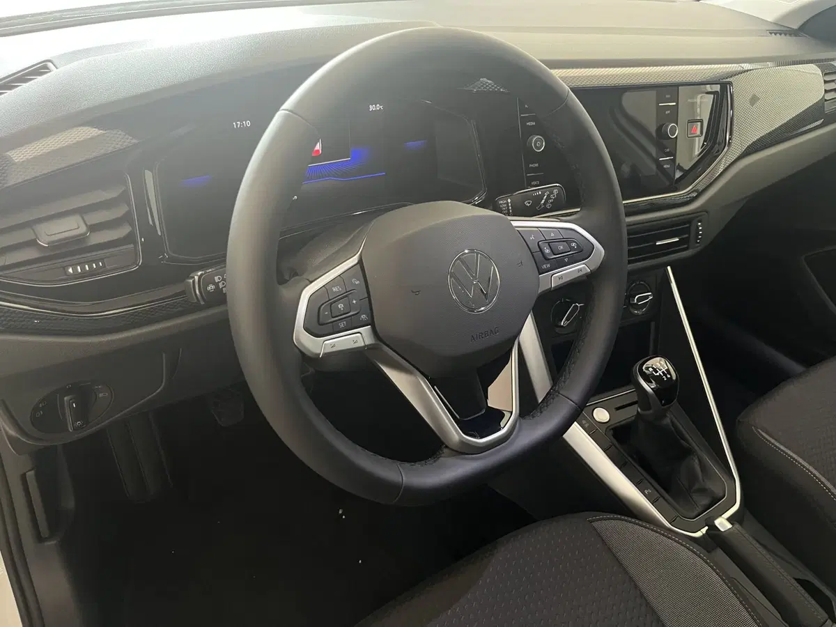 Volkswagen Taigo nuova a Benevento (7)