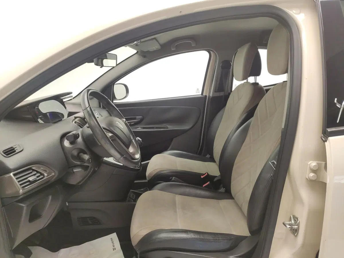 Lancia Ypsilon usata a Benevento (11)