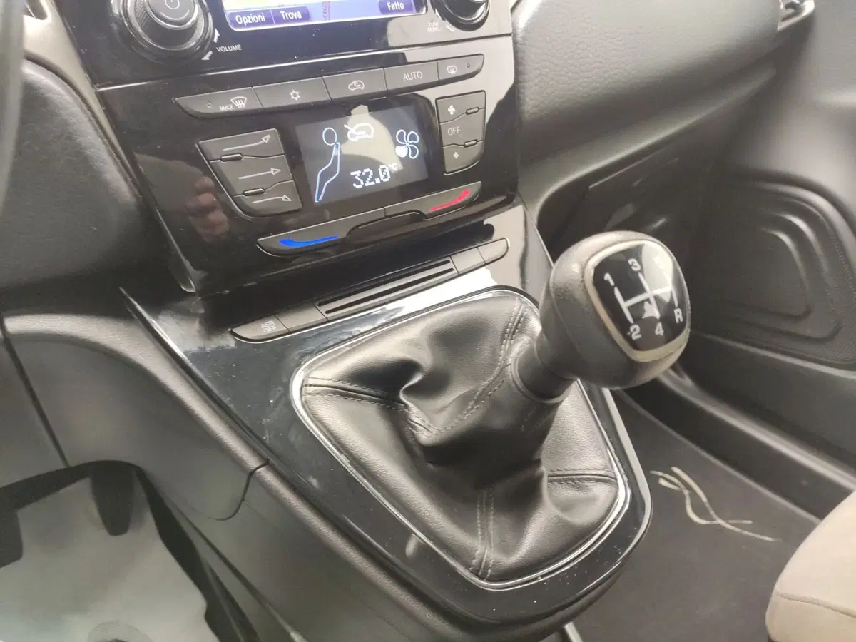 Lancia Ypsilon usata a Benevento (19)