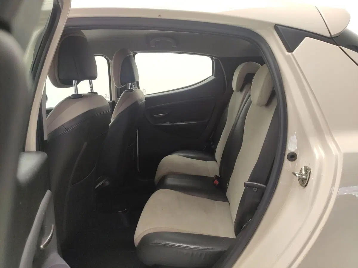 Lancia Ypsilon usata a Benevento (20)