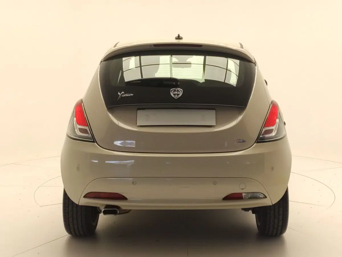 Lancia Ypsilon usata a Benevento (3)