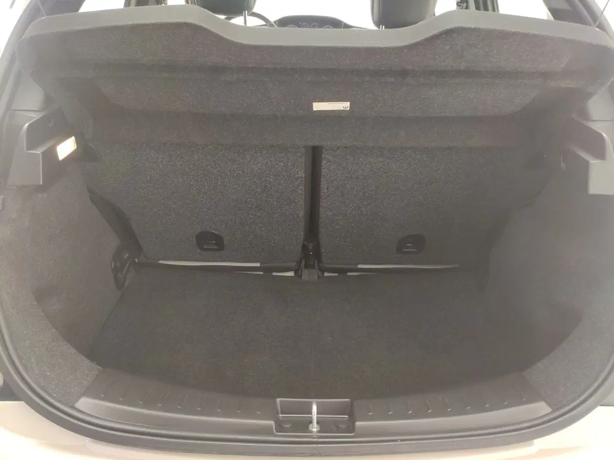 Lancia Ypsilon usata a Benevento (8)