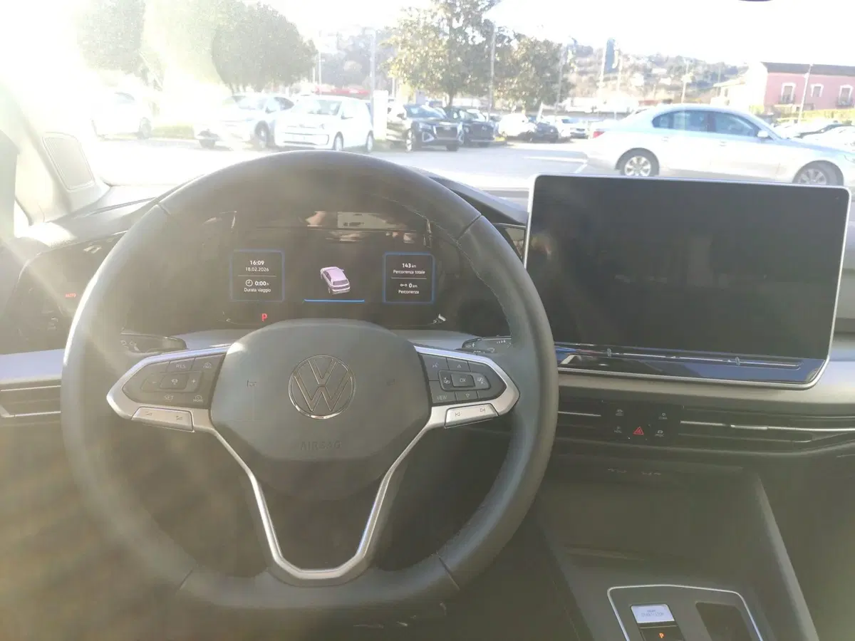Volkswagen Golf nuova a Benevento (12)