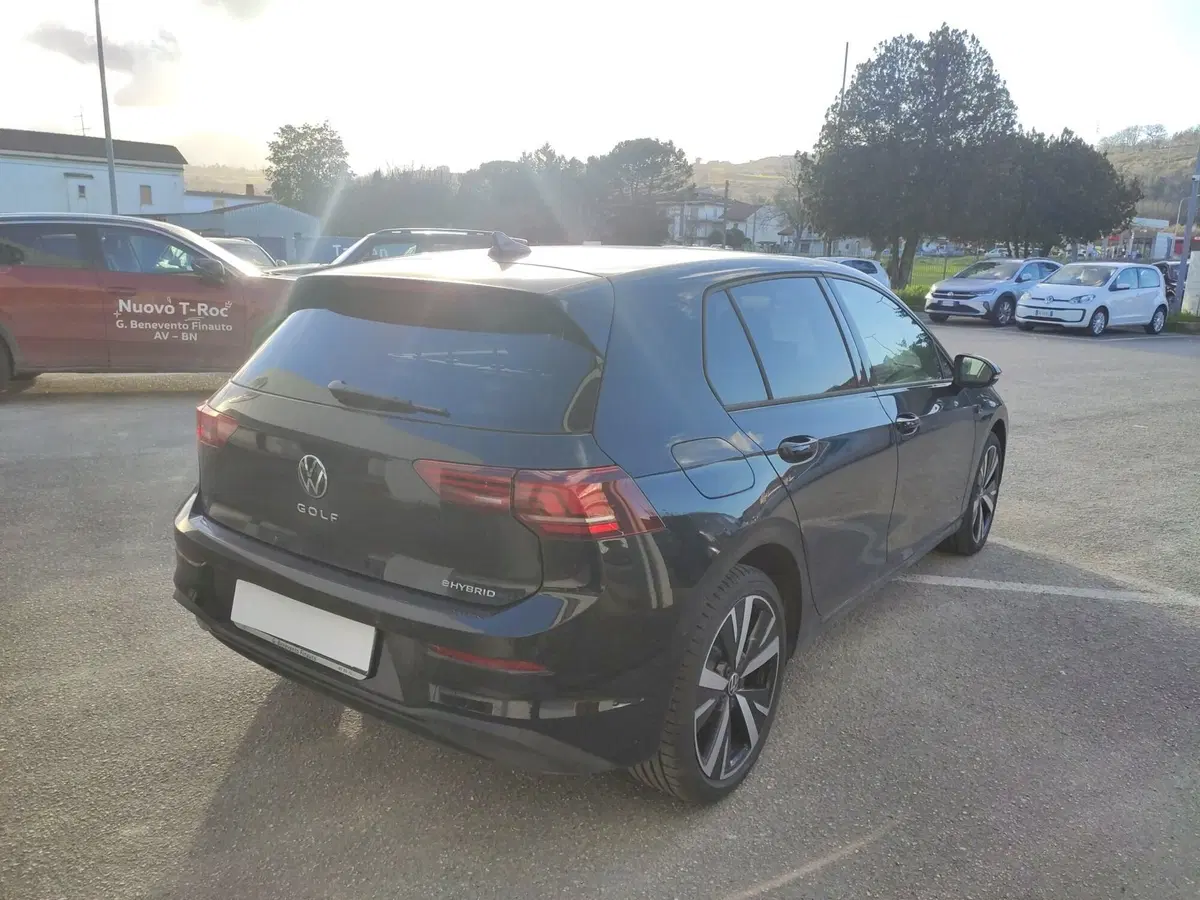 Volkswagen Golf nuova a Benevento (3)