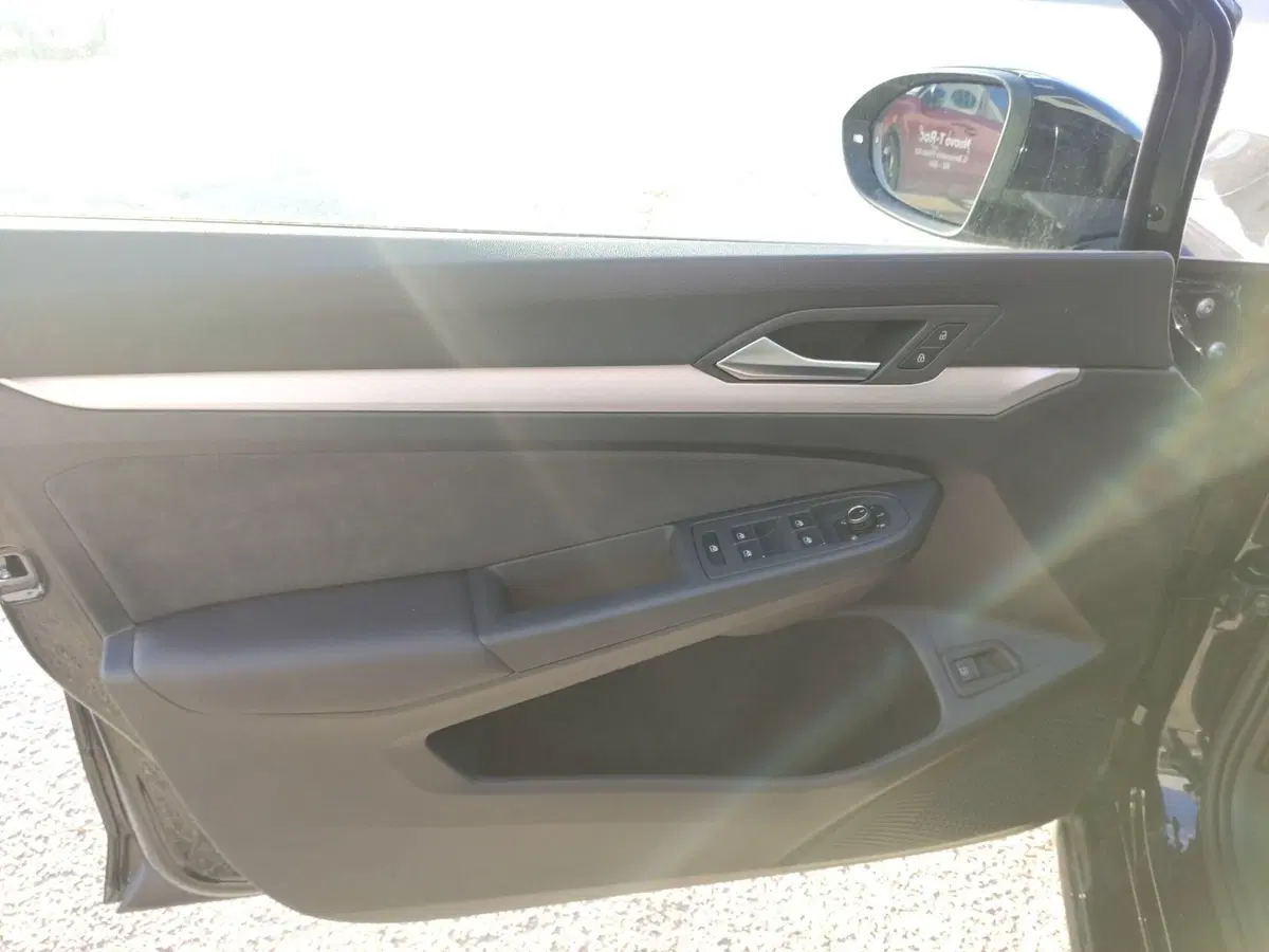 Volkswagen Golf nuova a Benevento (7)