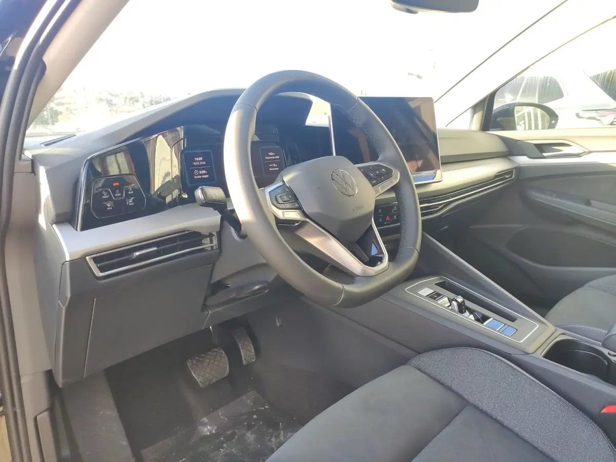 Volkswagen Golf nuova a Benevento (9)