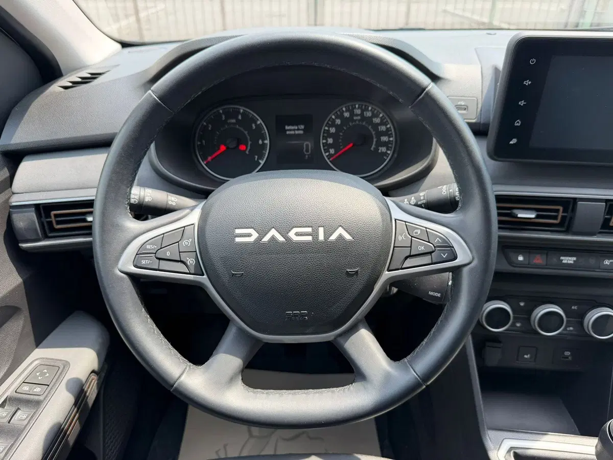Dacia Jogger usata a Brescia (17)