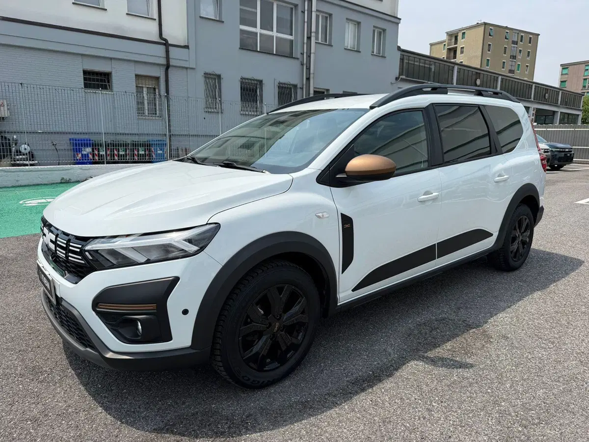 Dacia Jogger usata a Brescia (7)
