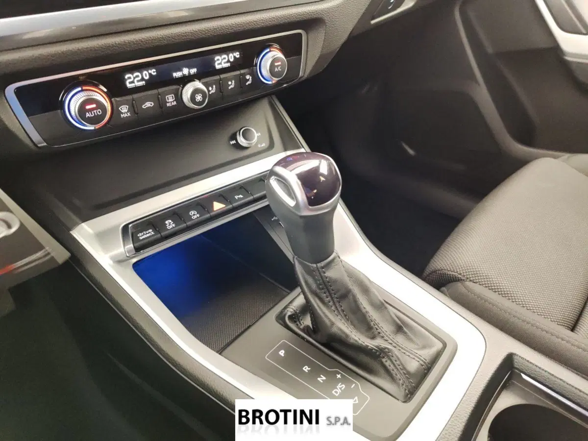 Audi Q3 Sportback usata a Massa-Carrara (11)