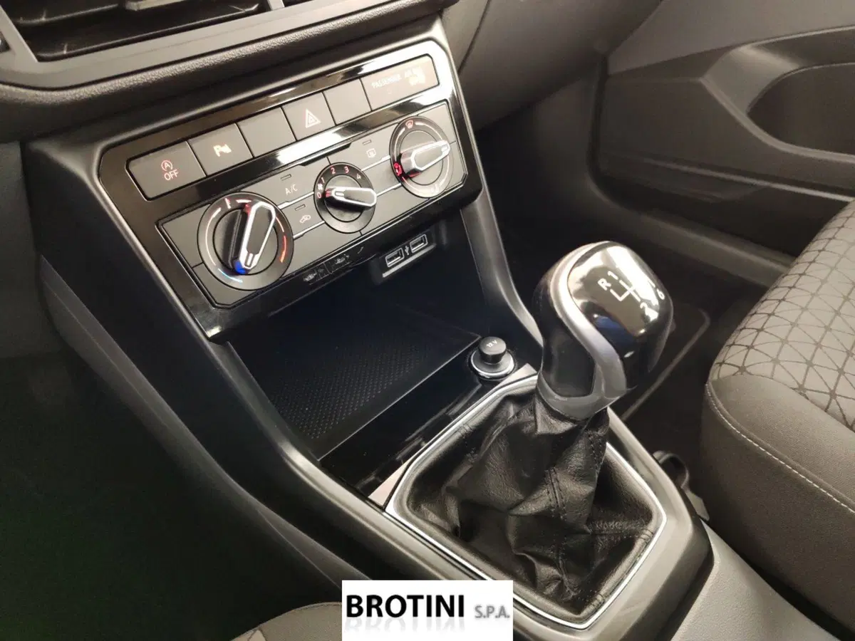 Volkswagen T-Cross usata a Massa-Carrara (11)