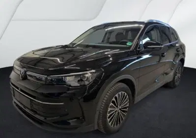 Volkswagen Tiguan 1.5 etsi Life 130cv dsg del 2025 usata a Magenta