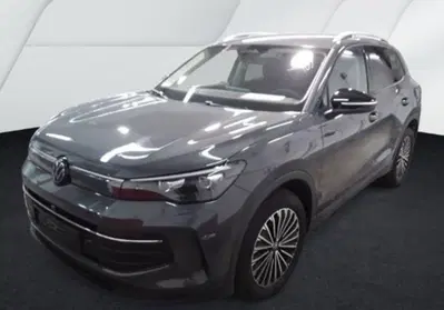 Volkswagen Tiguan 1.5 etsi Life 130cv dsg del 2025 usata a Magenta