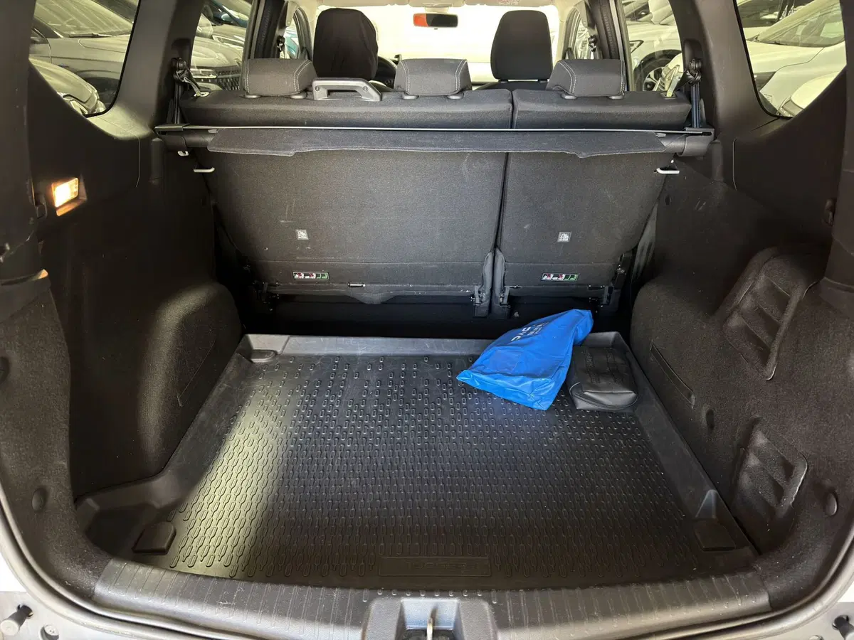 Dacia Jogger usata a Milano (8)