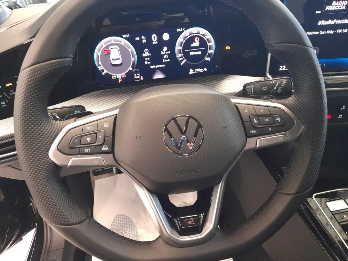 Volkswagen Golf nuova a Bologna (11)