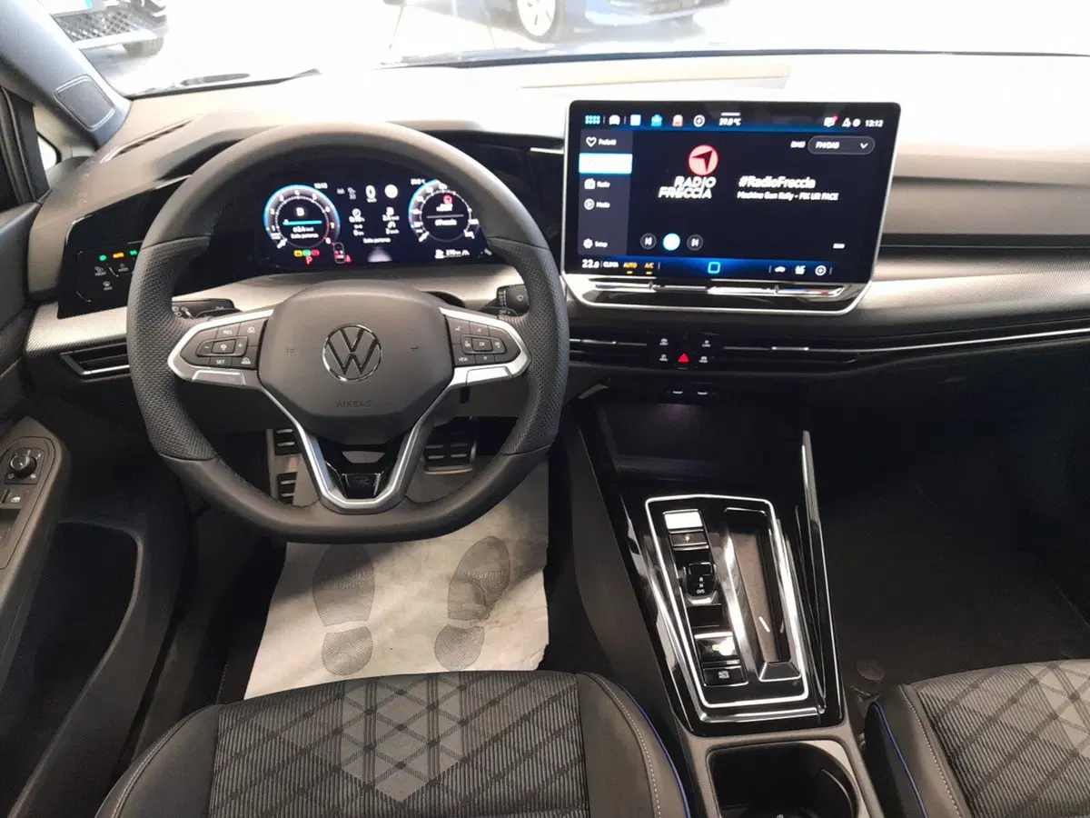 Volkswagen Golf nuova a Bologna (16)