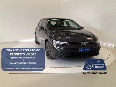 Volkswagen Golf 1.0 eTSI EVO DSG Life del 2023 usata a Bologna