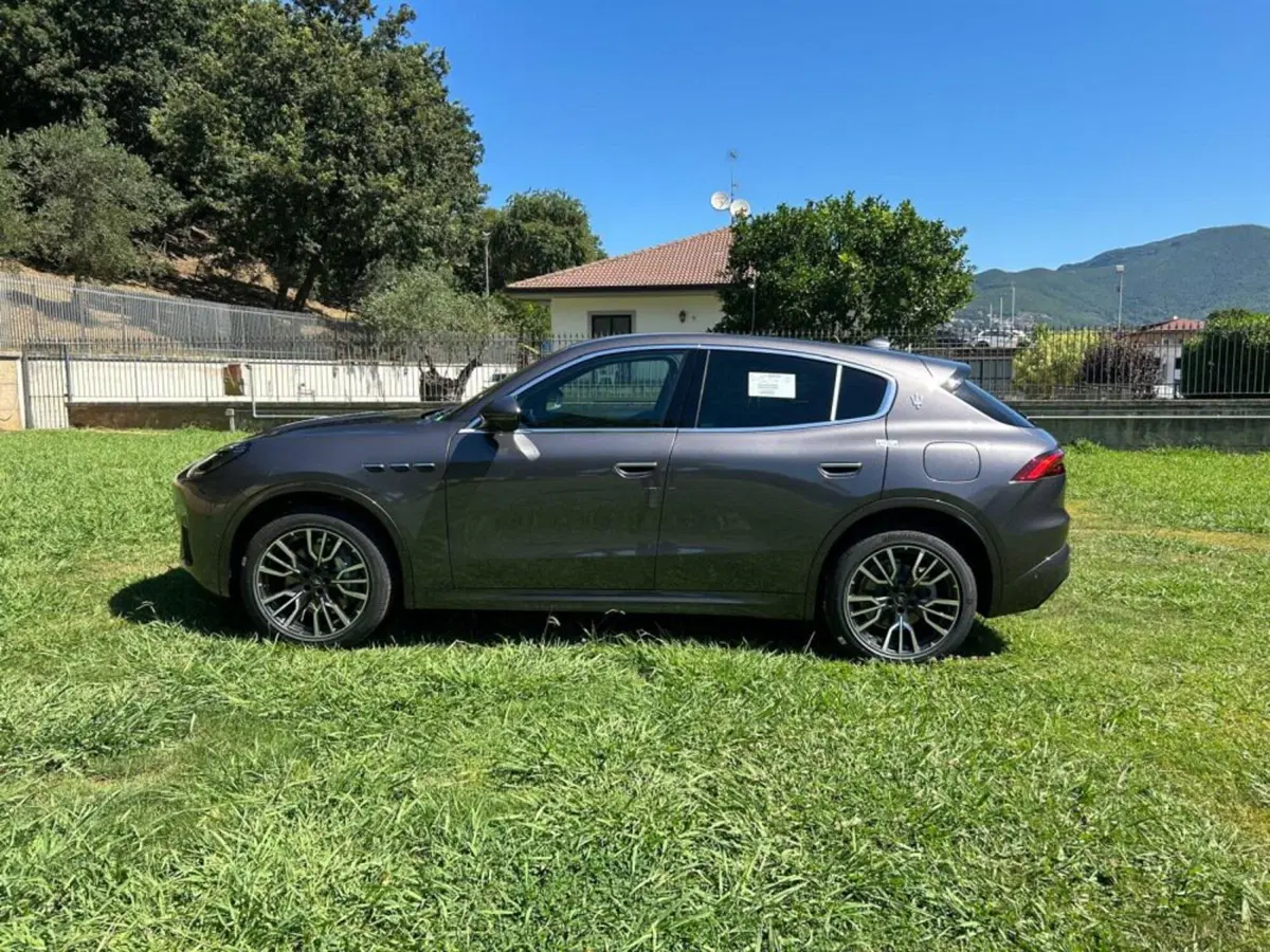 Maserati Grecale nuova a Salerno (11)
