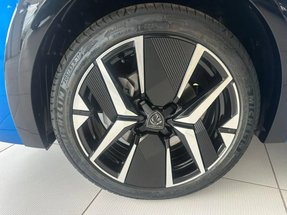 Peugeot 208 nuova a Salerno (14)