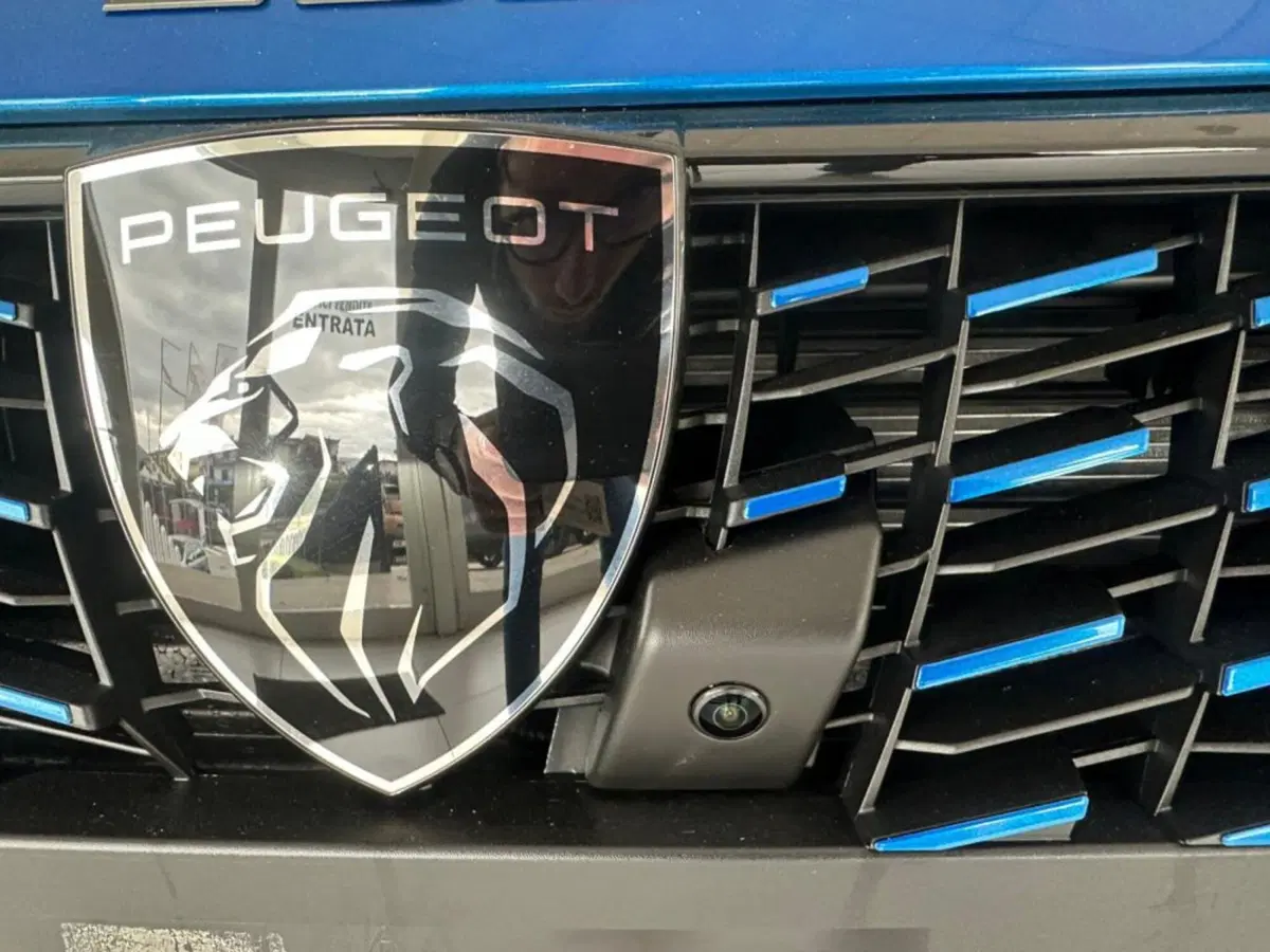 Peugeot 208 nuova a Salerno (17)