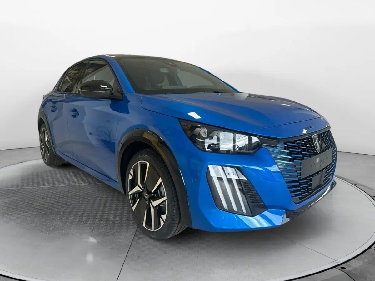 Peugeot 208 nuova a Salerno (2)
