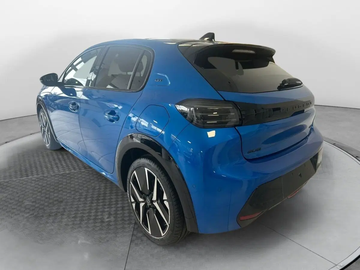 Peugeot 208 nuova a Salerno (3)