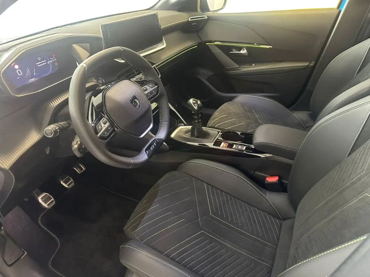 Peugeot 208 nuova a Salerno (6)