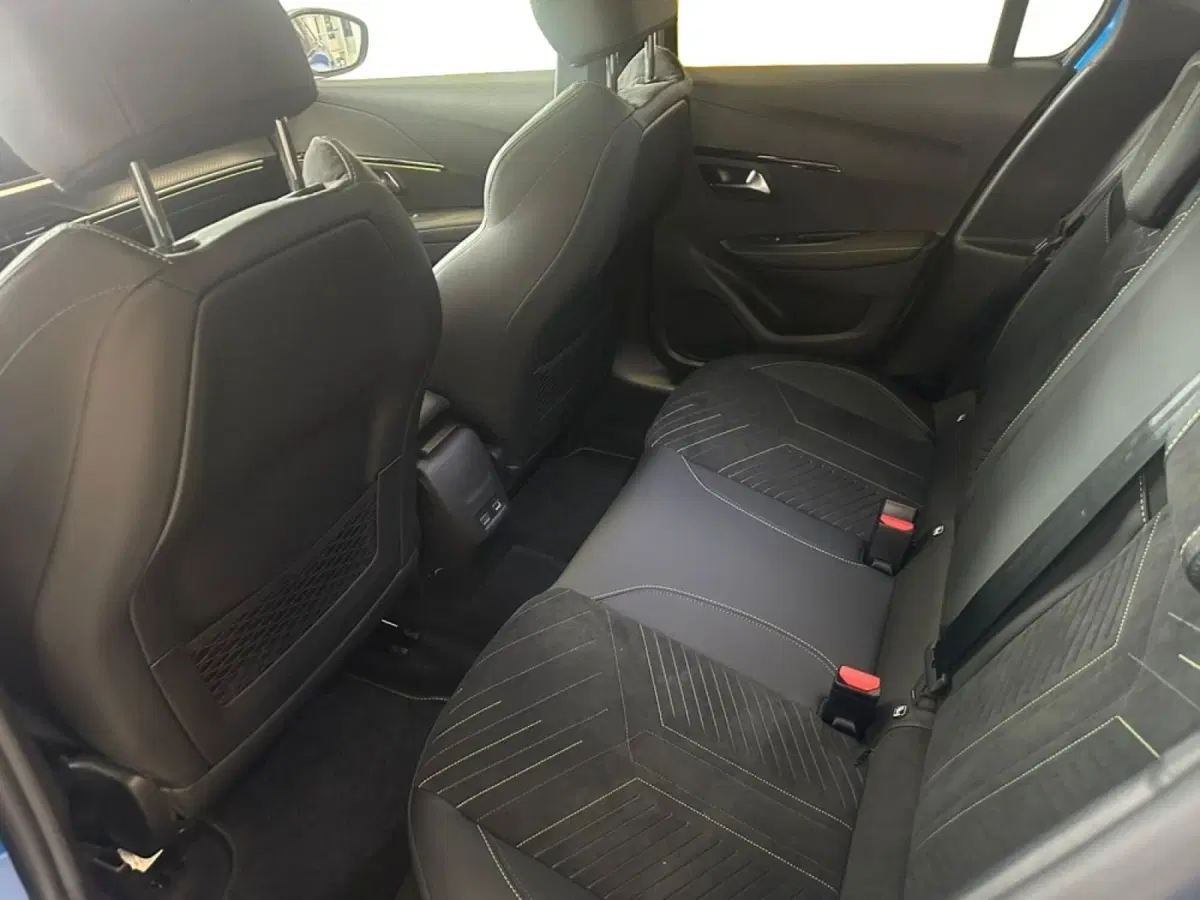 Peugeot 208 nuova a Salerno (7)