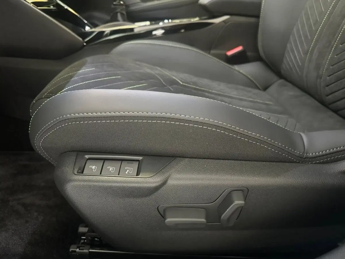 Peugeot 208 nuova a Salerno (8)