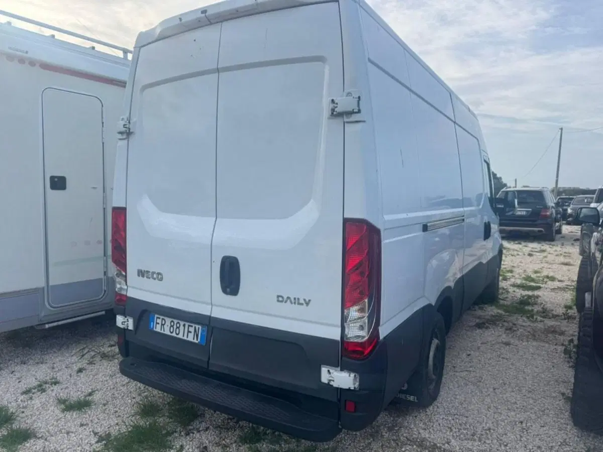 Iveco Daily Furgone usata a Salerno (4)