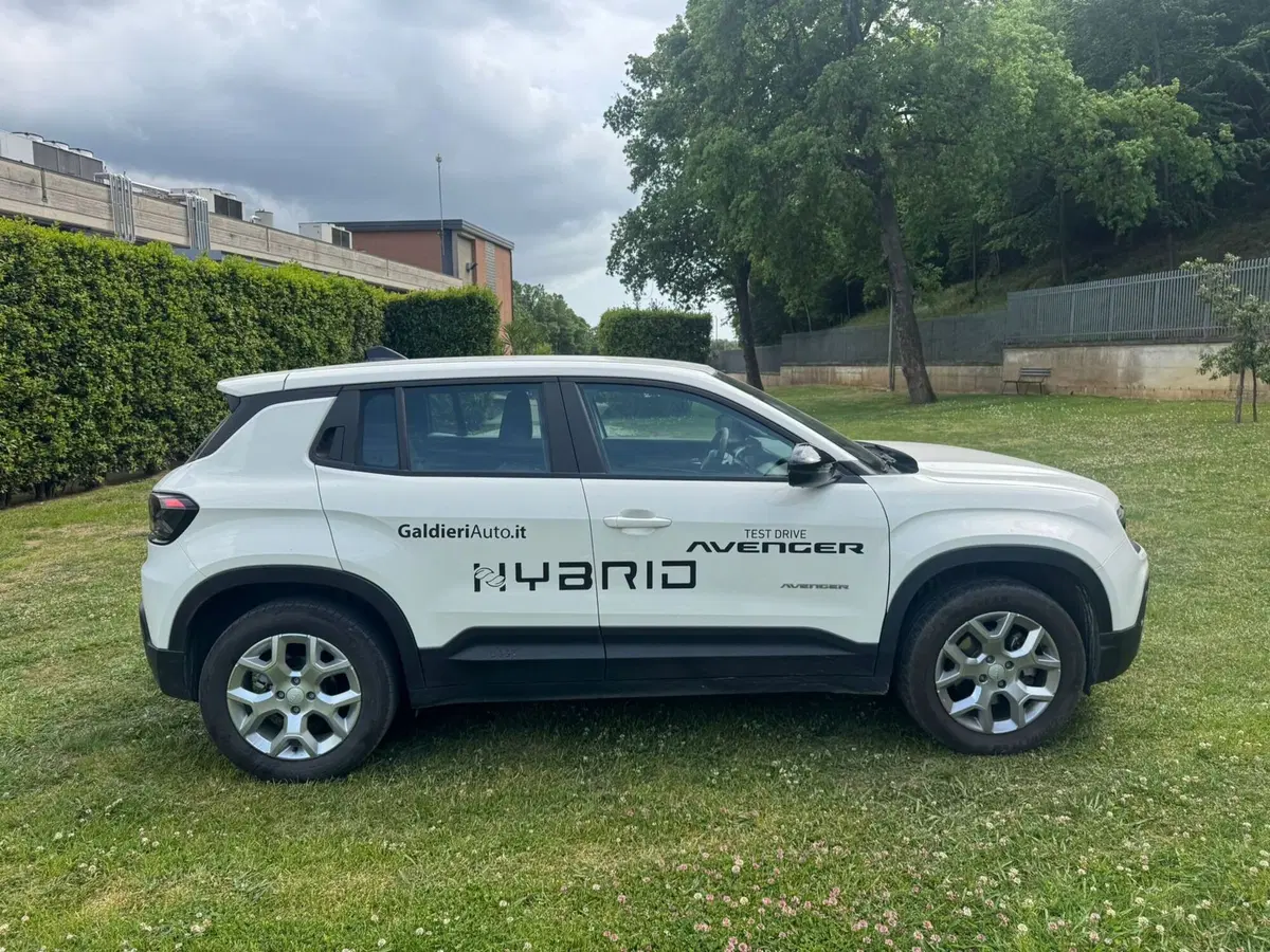 Jeep Avenger usata a Salerno (14)