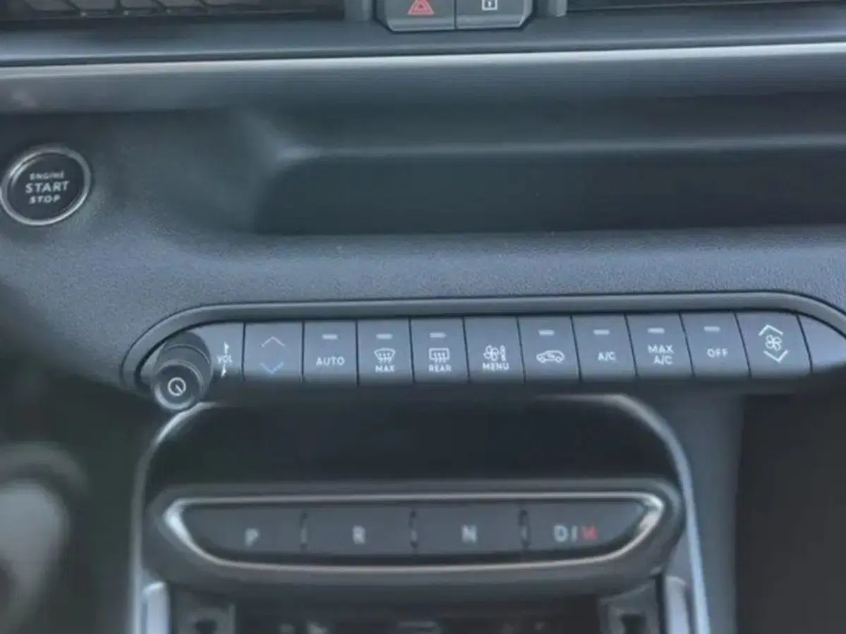 Jeep Avenger nuova a Salerno (11)