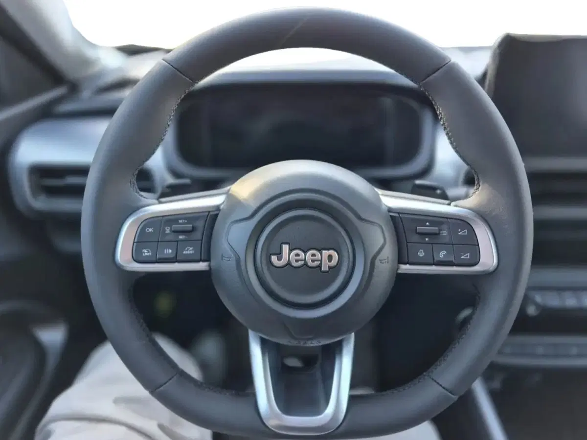Jeep Avenger nuova a Salerno (8)